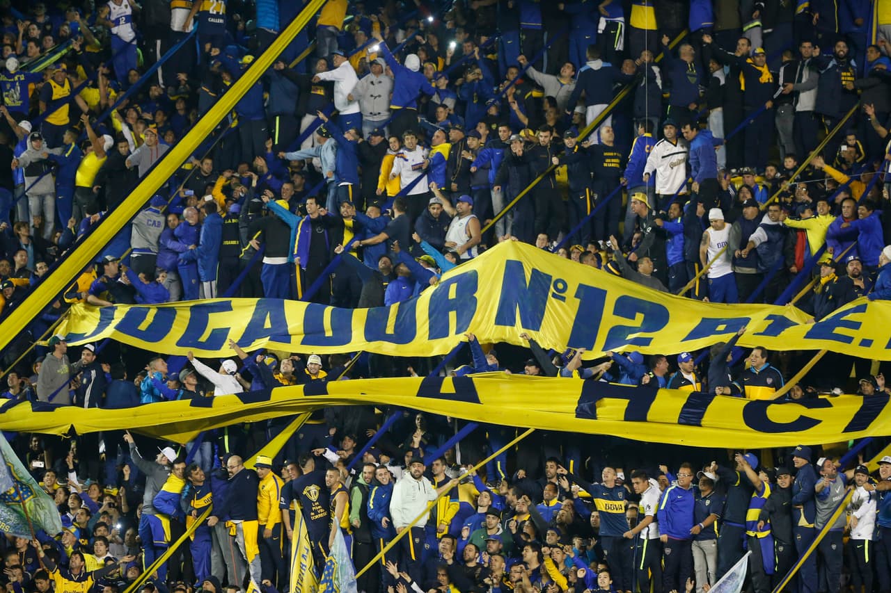 La hinchada boquense aprecia al 'Pipa' por su sacrificio sobre el césped y no quieren que se vaya al Sevilla de Eduardo Berizzo.