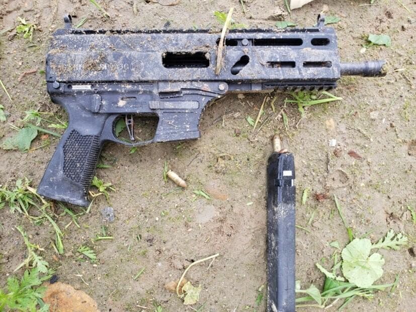 Ametralladora decomisada en 2022 por agentes fronterizos en San Diego, California.