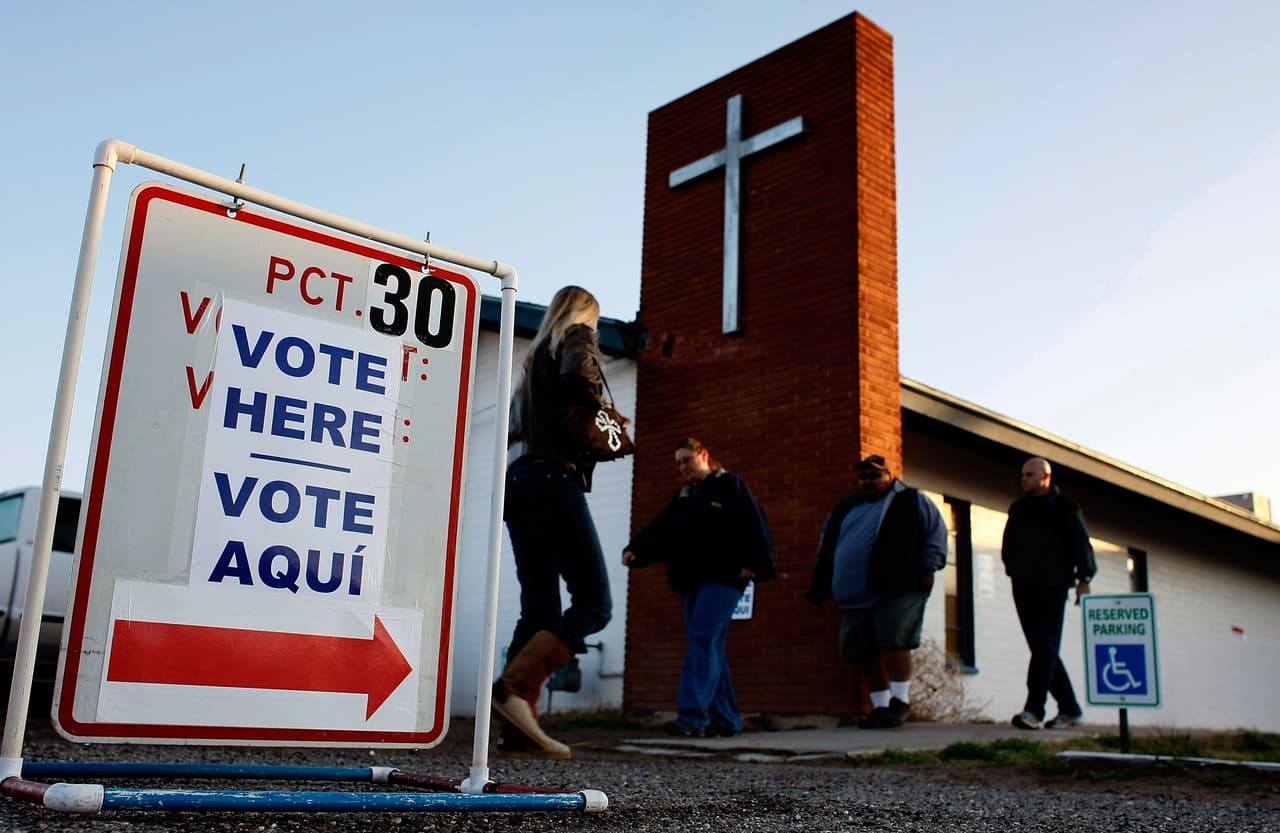 En Arizona planean enviar solicitudes de voto anticipado a todos los votantes, algo que podría enfurecer a Trump