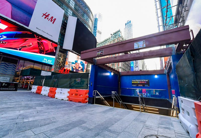 Esta es la única entrada del sistema de subway que actualmente se abre directamente al corazón de Times Square.