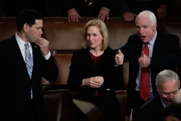 El senador Marco Rubio, el senador Kristen Gillibrand y John McCain esperaban la llegada de Obama.