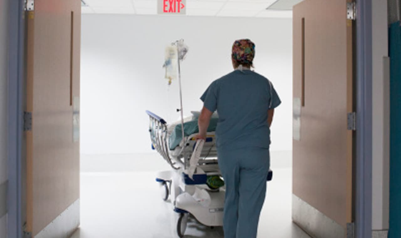 Hospitales de Austin podrían quedar saturados para verano si no se cumple con distanciamiento social