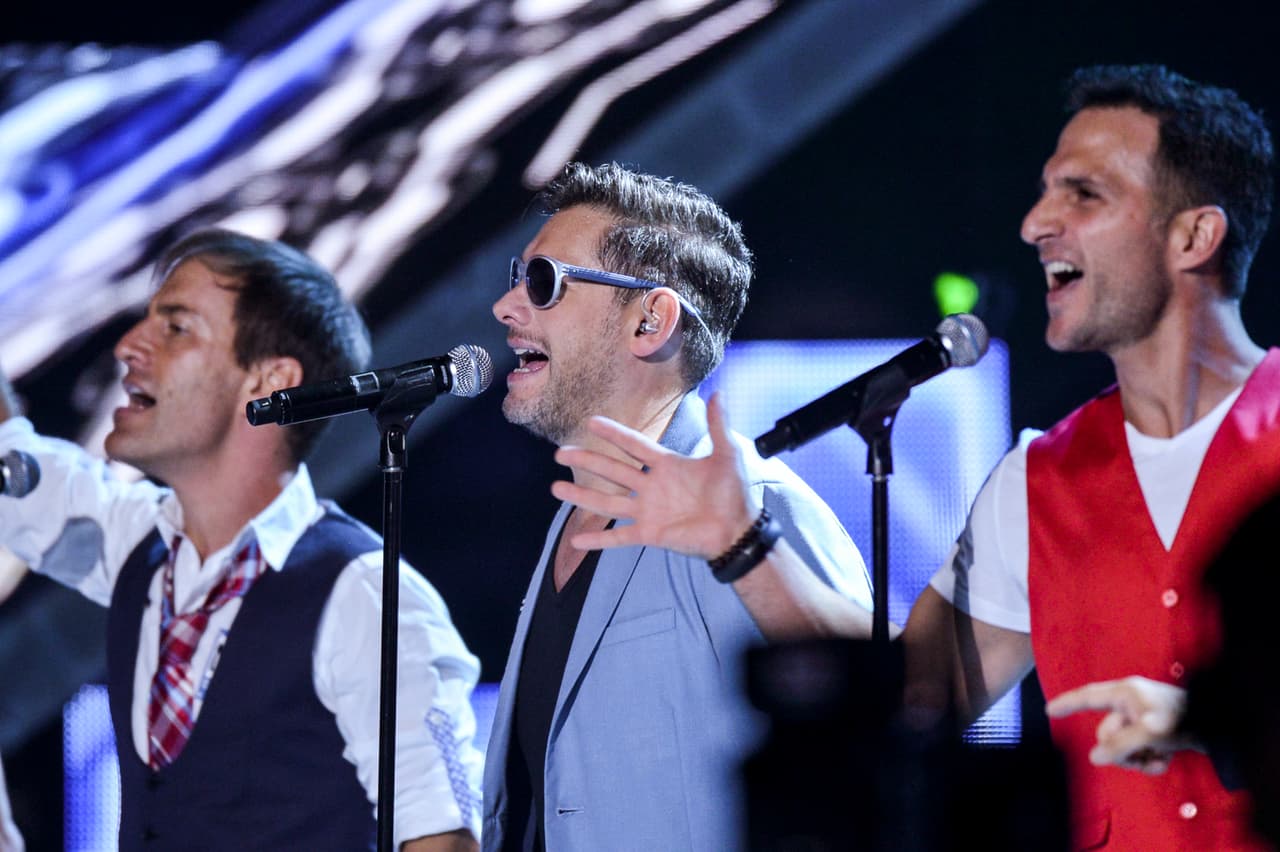 Magneto preparó un número musical que no te puedes perder, pues si eres fan de esta banda revivirías una de las mejores épocas.