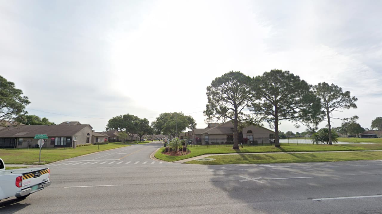 <b>Puesto 19. Buenaventura Lakes, Florida.</b> Su tasa de desempleo es de 8.5% y 16.1% de sus 34,085 habitantes están por debajo del umbral de pobreza. El ingreso familiar promedio del área (47,216 dólares) está muy por debajo de la media nacional (60,293). Se estima que el 82% de los residentes viven al menos a una milla del supermercado más cercano en áreas urbanas, un indicador de la calidad de vida.