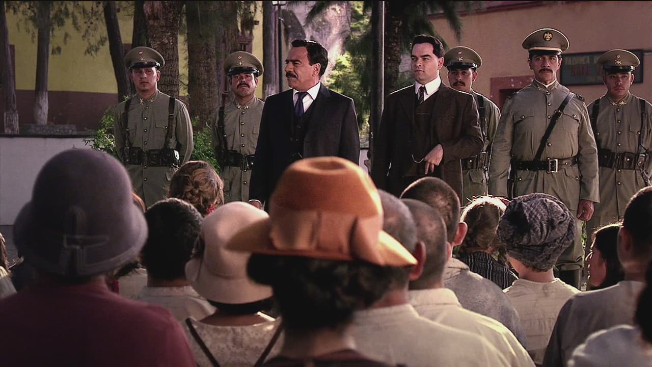 Plutarco Elías Calles proclama el Plan de Agua Prieta como respuesta a la oposición de Carranza a que Obregón se lance como candidato a la Presidencia.