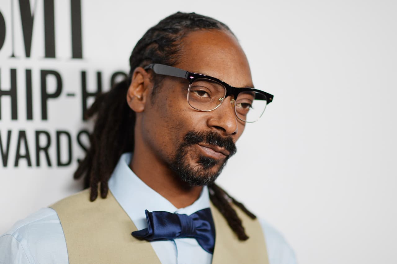 BEVERLY HILLS, CA - AUGUST 28: Recording artist Snoop Dogg attends the 2015 BMI R&B/Hip-Hop Awards at Saban Theatre on August 28, 2015 in Beverly Hills, California. (Photo by Frazer Harrison/Getty Images for BMI)