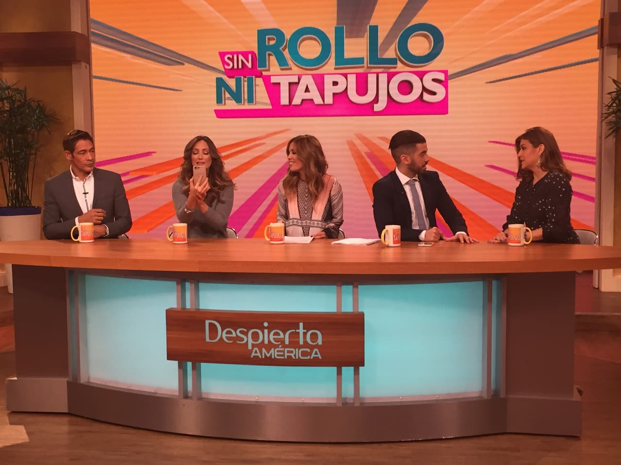 La polémica se armó en el panel de Sin Rollo Tapujos sobre la manera en que deben comportarse los padres con los pretendientes de sus hijas.