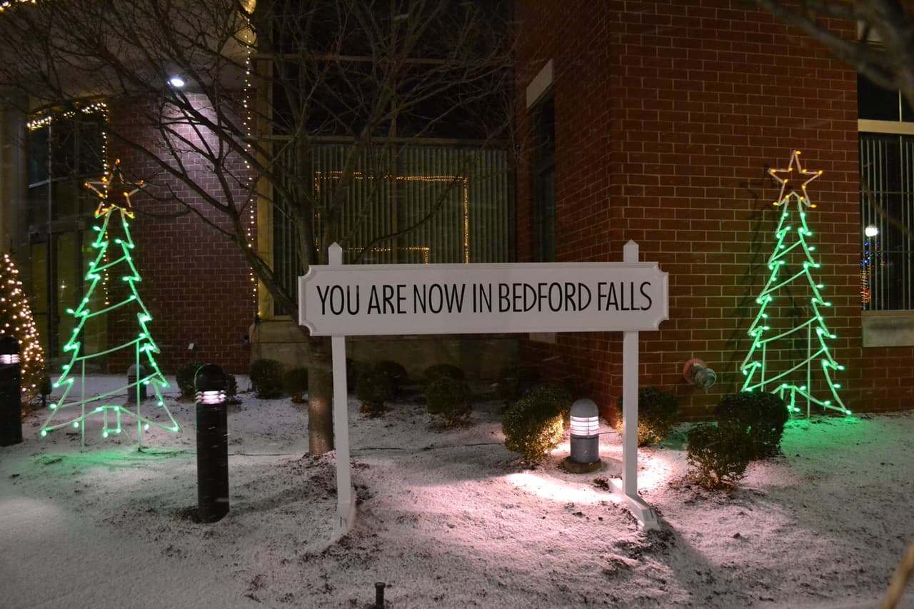 La pequeña ciudad de Pensilvania es la ciudad natal del actor Jimmy Stewart, el amado George Bailey en la popular película navideña “It's A Wonderful Life”.