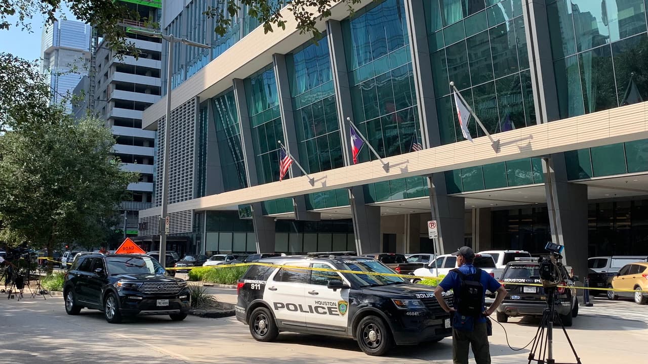 Mueren baleados un hombre y una mujer en lobby del hotel Marriott Marquis en Houston: HPD