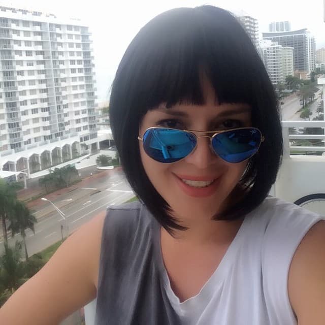 Y qué decir de cabellera negra, ¡es guapísima!