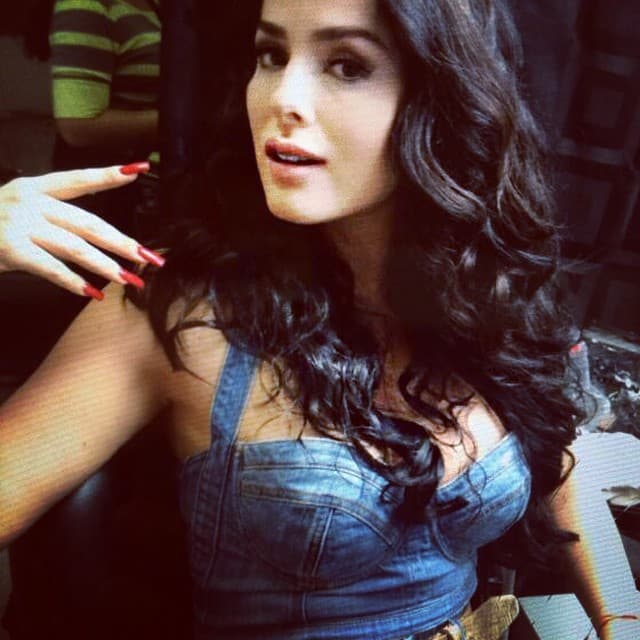 Y vino directito a hacerle la competencia a Ana Brenda Contreras.