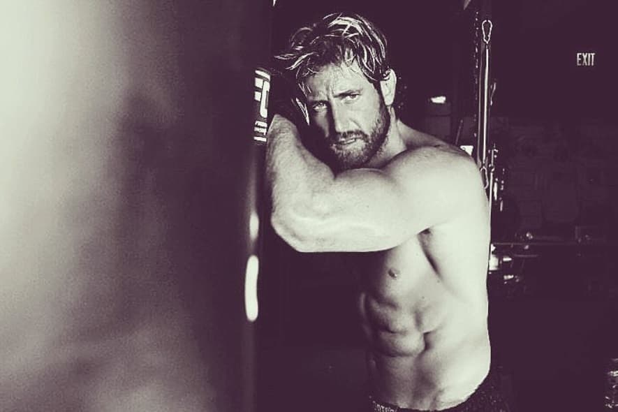 Gabriel Soto es uno de los actores favoritos del momento, y actualmente protagoniza la telenovela 'Caer en Tentación', al lado de Silvia Navarro y Adriana Louvier. Por esta actuación fue nominado a un premio TvyNovelas en la categoría de Mejor Actor Protagónico.