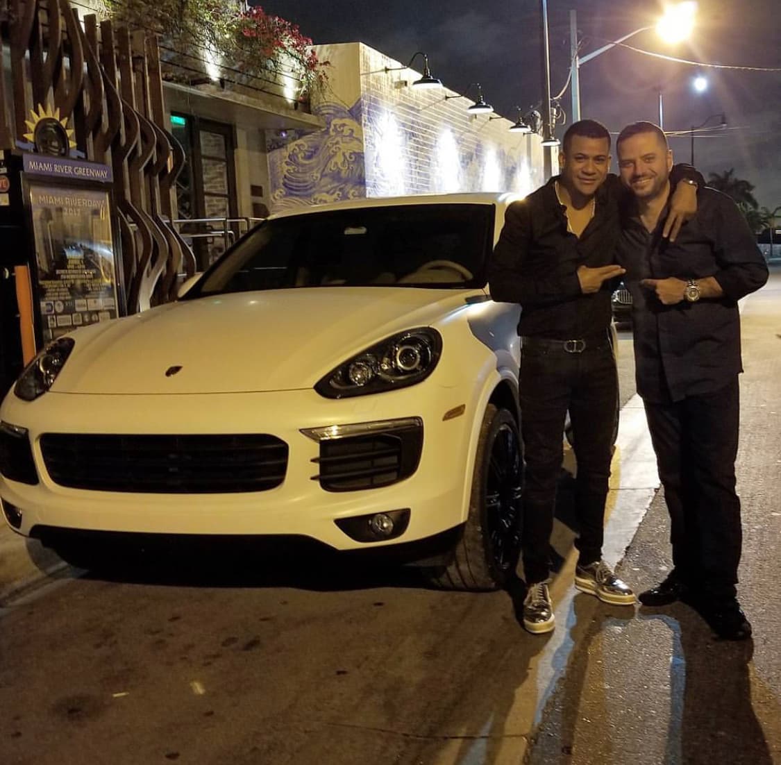 Los rescatistas trasladaron a Vega al hospital Kendall Regional Center en condición estable.