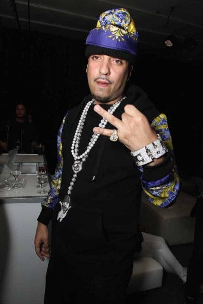 El estilo de este chico es inconfundible y llamativo como los de todos los cantantes de su género. Para algunas resulta escandaloso, mientras otras lo consideran sexy. Te mostramos algunos de sus outfit ¿Saldrías con un chico con esta pinta?