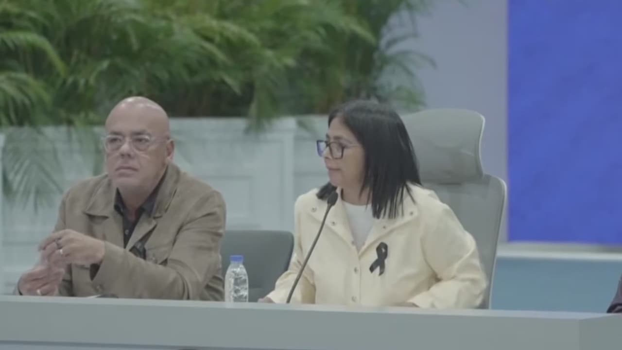 Venezolanos reaccionan al inicio de la transición política en Venezuela