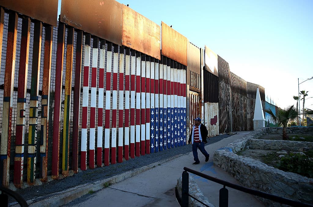 El muro en la frontera entre EEUU y México en Playas de Tijuana el 27 de enero de 2017 en Tijuana, México.