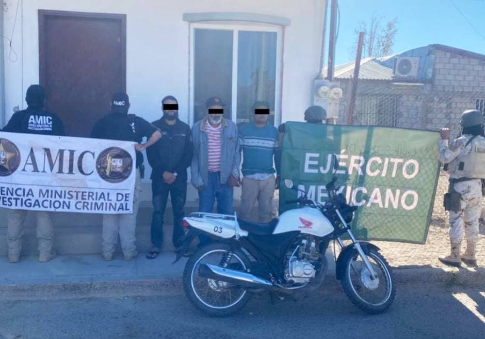 Tres personas fueron detenidas.
