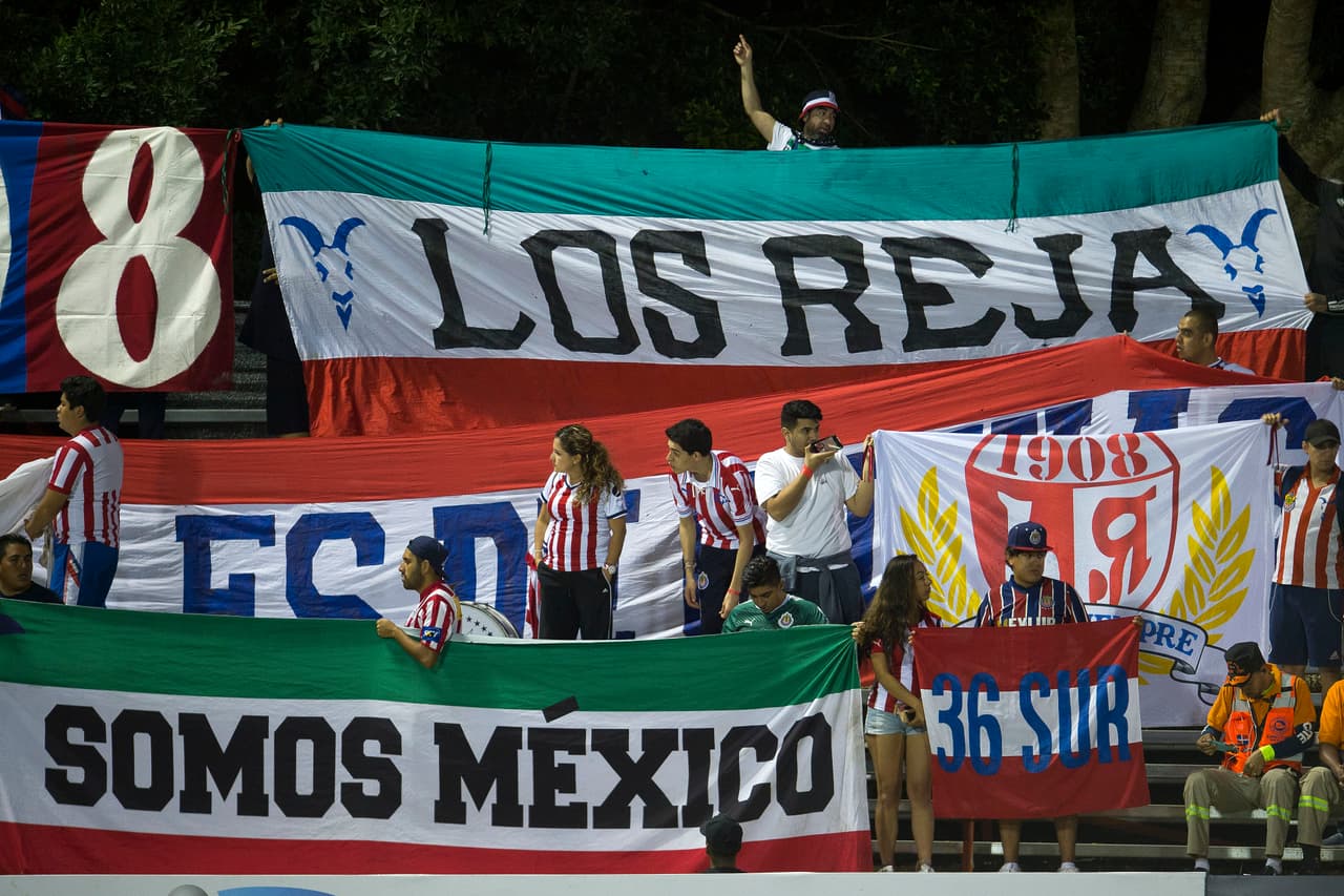 Los fanáticos mexicanos hicieron su acto de presencia, con los colores de su país como fórmula de fiel apoyo.