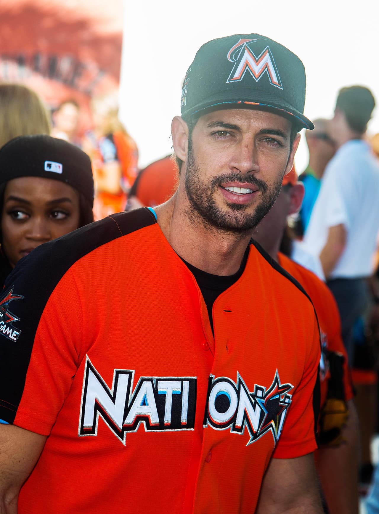 William Levy tampoco faltó a la cita, aunque no coincidió con su amiga y compañera de trabajo Jennifer López.