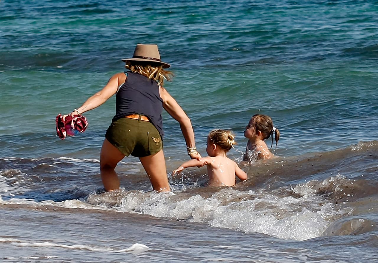 En cuanto vieron el mar corrieron para zambullirse.