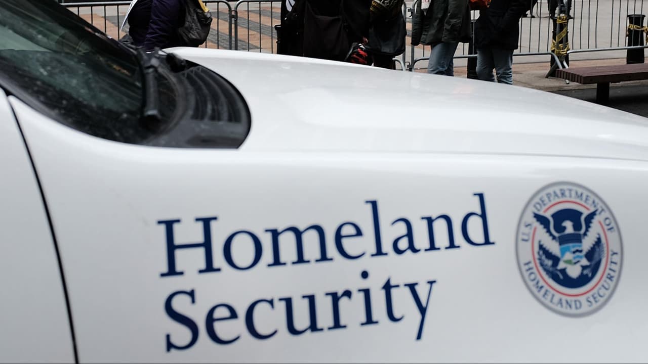 ICE libera a grupo de cubanos con orden de deportación tras una semana detenidos