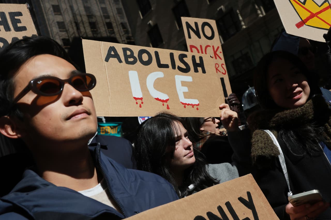Abolish ICE: manifestantes exigen el fin de la agencia en medio de protestas nacionales.