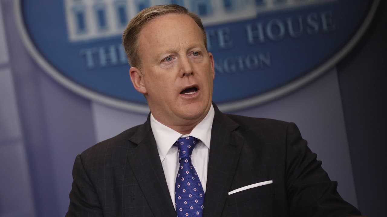 Casa Blanca asegura que la prioridad de Trump es deportar a casi 1 millón de indocumentados que cometieron un crimen