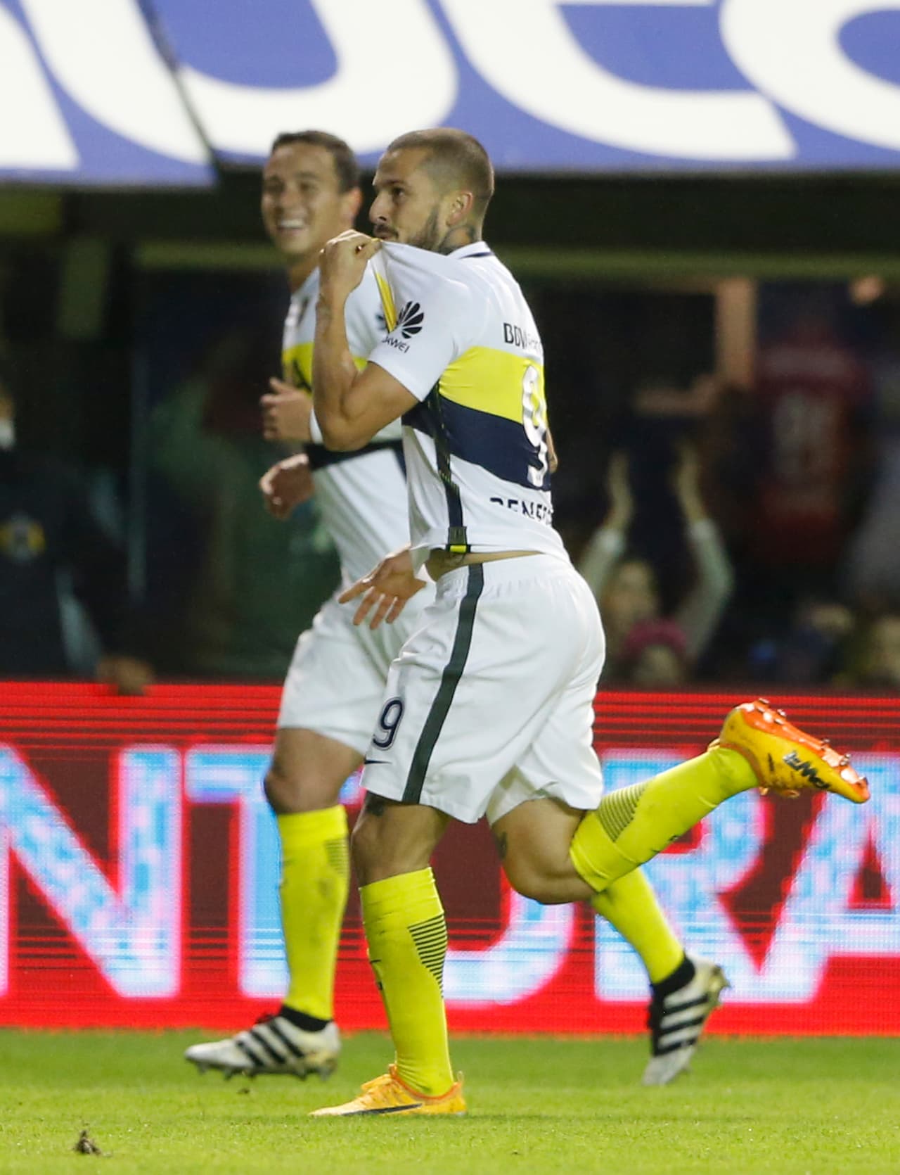 Benedetto se sobrepuso a las críticas y demostró que lleva a Boca Juniors tatuado en la piel.