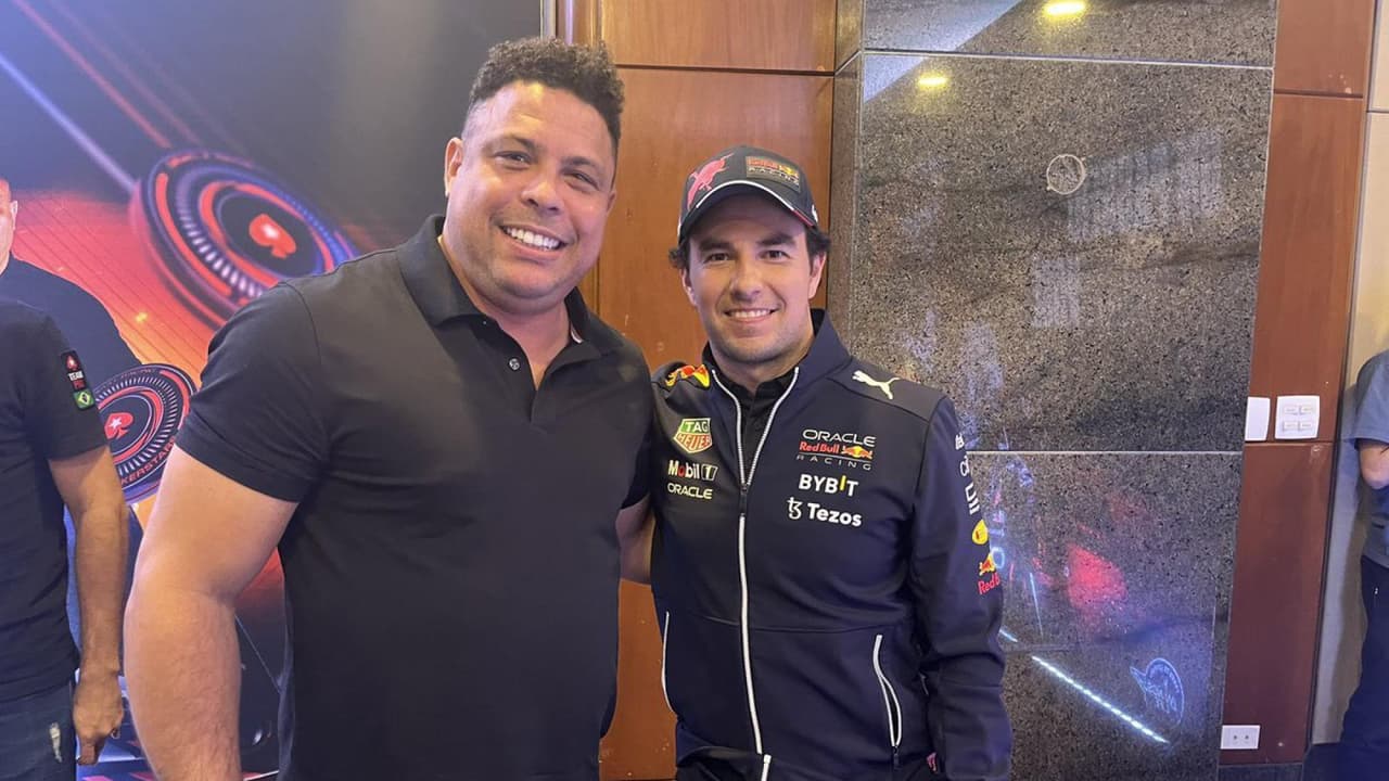 ¡Encuentro de ídolos! 'Checo' Pérez y Ronaldo jugaron póker en Brasil