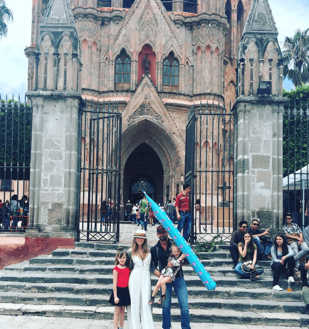 A principios de noviembre Geraldine comentó a
<b>Univision Entretenimiento</b> que no habia sido fácil la relació, pero que la confianza y el respeto era básico entre ellos.