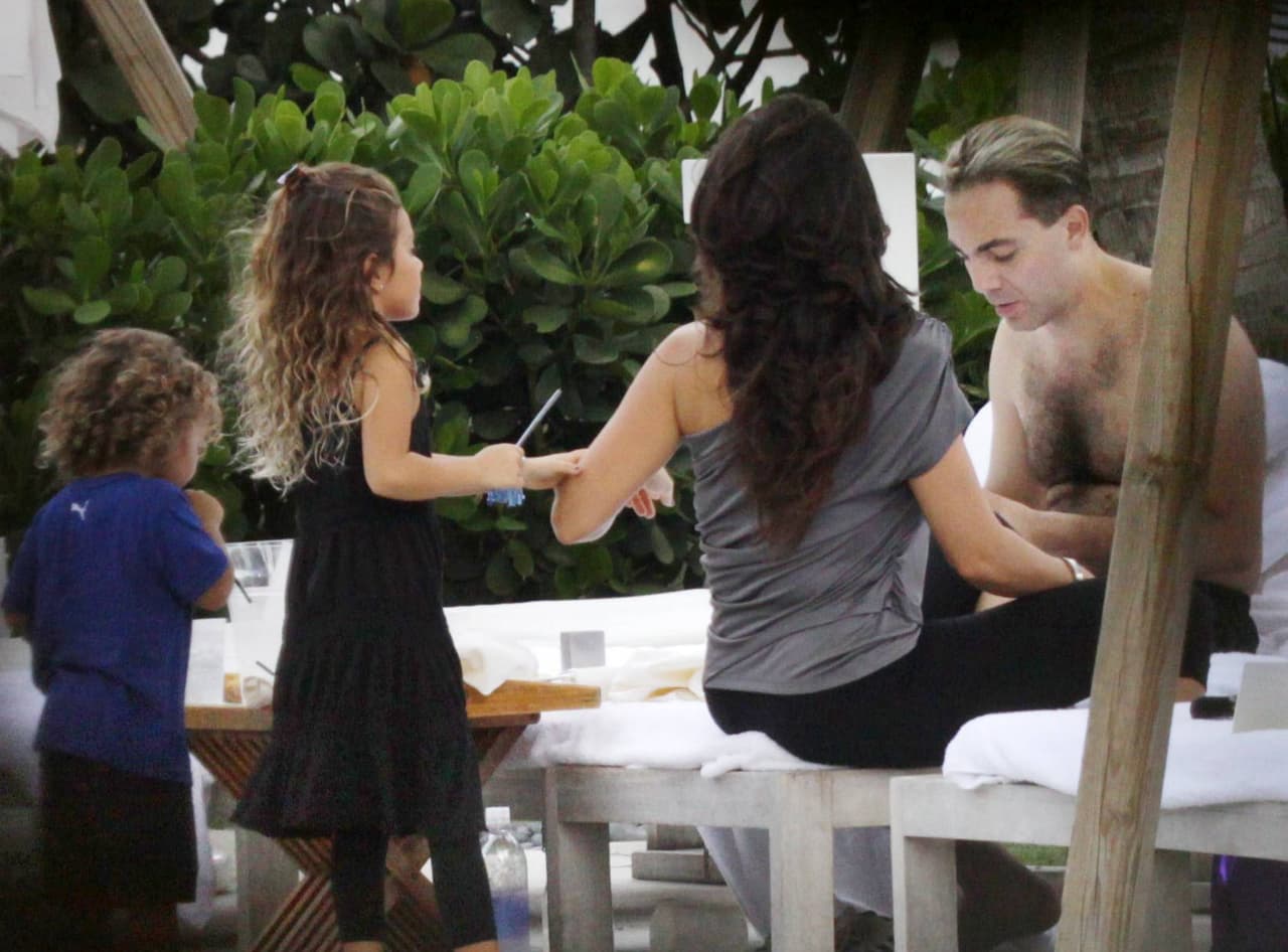 "No la quiero a ella. Quisiera que los niños se acercaran a mí para que sintieran un poquito de cariño, de amor y de respeto y de ternura, porque las puertas de mi casa siempre van a estar abiertas para ellos y decirles que sí los extraño, sí los amo".
<br>