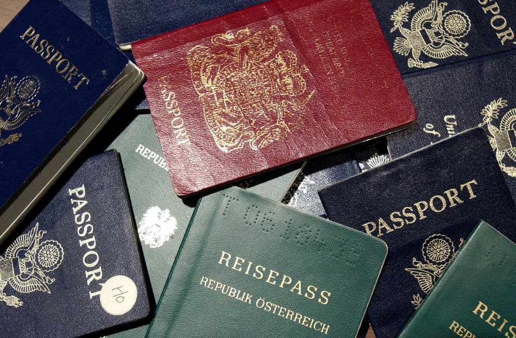 Estos son los 20 países con los pasaportes que más puertas abren en el mundo: ¿está el tuyo?