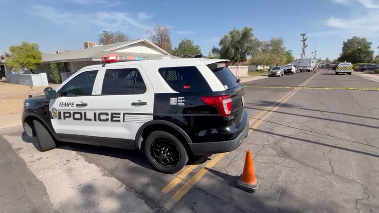 Un fuerte incendio se desató la tarde de este jueves 18 de julio en una vivienda en la ciudad de Tempe.