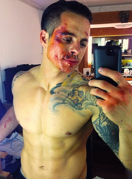 ¡Incluso con sangre falsa desde el set!