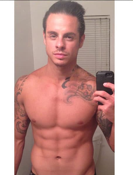 Presumiendo sus 'tattoos'.