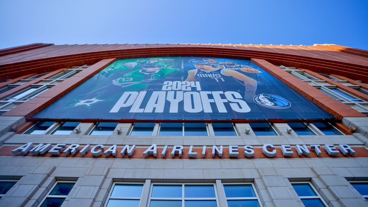 La demanda de entradas está por las nubes,
<b>con precios que van desde los 30 mil dólares en reventa hasta los 884 dólares</b>, también en reventa,
<a href="https://www.ticketmaster.com/dallas-mavericks-tickets/artist/805932?landing=c&awtrc=true&c=SEM_TMNBA_ggl_640232137_125239502830_dallas%20mavericks%20tickets&GCID=0&&gad_source=1&gclid=Cj0KCQjw0_WyBhDMARIsAL1Vz8tLu9b6kflNtumBnojo_pKDFy3katTKYMIYQs41qUMxyNP-0_D1TtsaAmSIEALw_wcB&gclsrc=aw.ds" target="_blank">según Ticketmaster</a>.