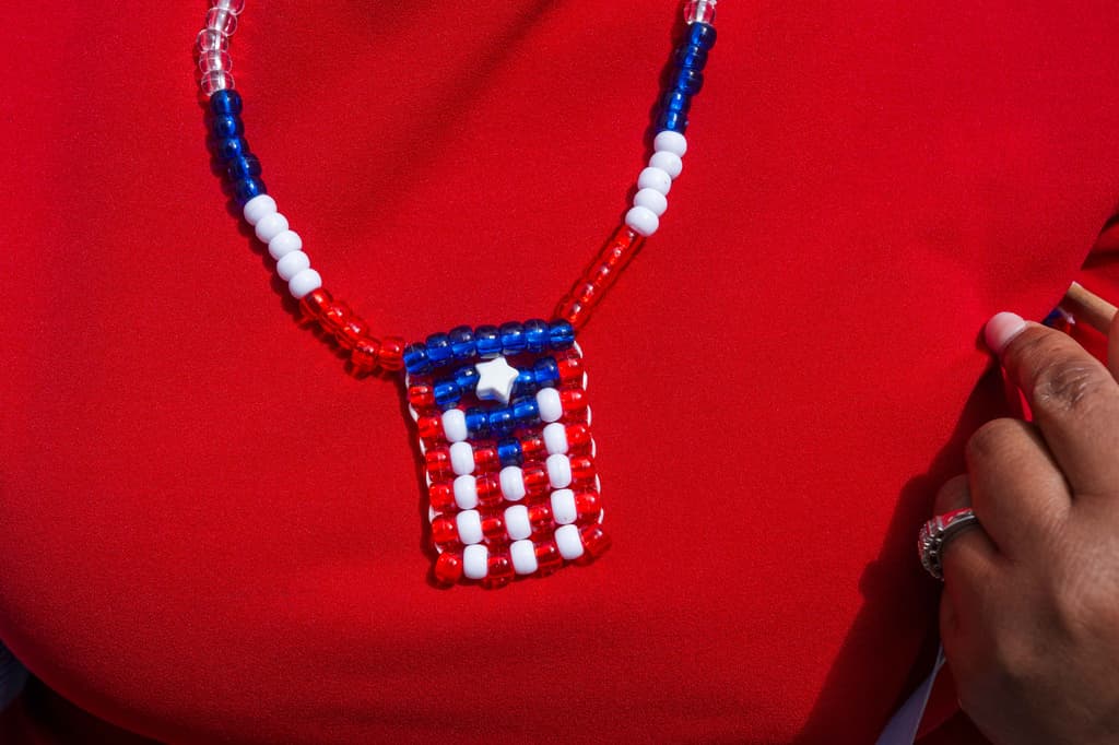 El sueño de muchos inmigrantes puertorriqueños en los Estados Unidos 
<b>es poder regresar a su casa</b>. Sin embargo,
<b> los servicios en el archipiélago de Puerto Rico no son mejores</b> de los que sí reciben en Estados Unidos. Actualmente, la capital, 
<b>San Juan, está sin agua potable</b> y no es el único municipio 
<b>en sequía </b>por una ruptura en el sistema.
<br>La gobernadora Jenniffer González, quien antes presidió la Cámara de Representantes y fue Comisionada Residente en Washington, anunció que resolverá ahora la situación, al igual que prometió hacer con los problemas del sistema de energía eléctrica.
