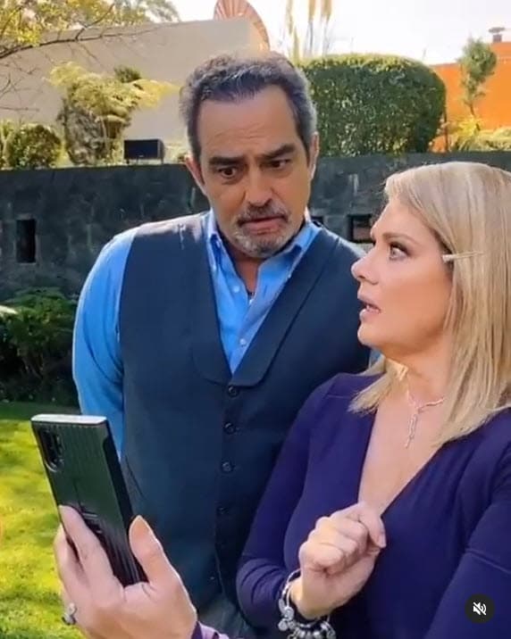 A pesar de que dio a conocer que en el pasado hubo compañeros actores con quienes se dio de "codazos", aseguró que "ya a estas alturas" quedaron atrás las guerras de poderes y de egos.