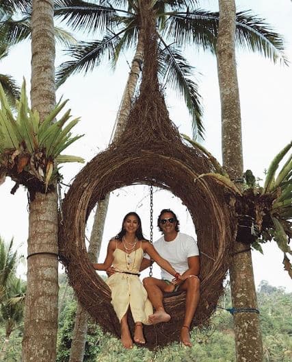 A pesar de la diferencia de edad, Renata aseguró que está acostumbrada a tratar con gente que le lleva algunos años, pues sus mejores amigas también son más grandes que ella, por lo que no le cuesta trabajo adaptarse.