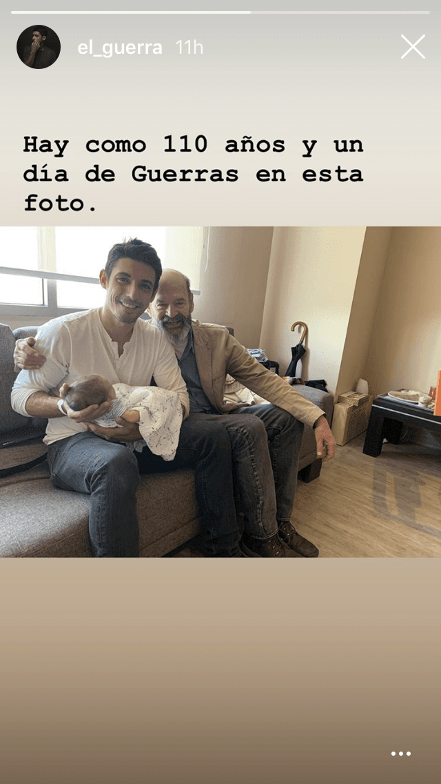 Poco después, el actor compartió en sus historias de Instagram nuevas postales junto al pequeño Luka. En una de estas publicaciones el actor incluyó una imagen donde apareció también su papá y abuelo del recién nacido.