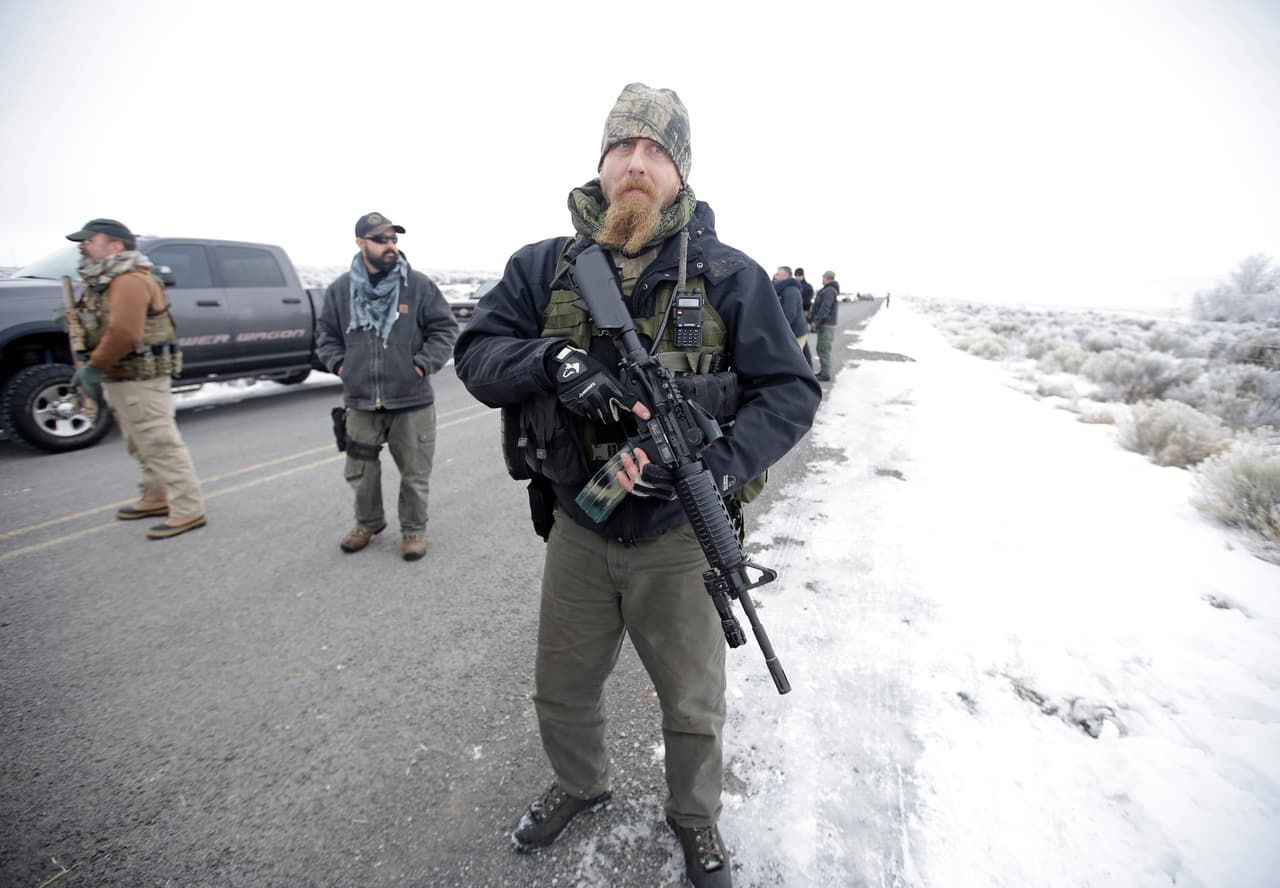 Milicia de Oregon rompe una valla federal y aviva el conflicto