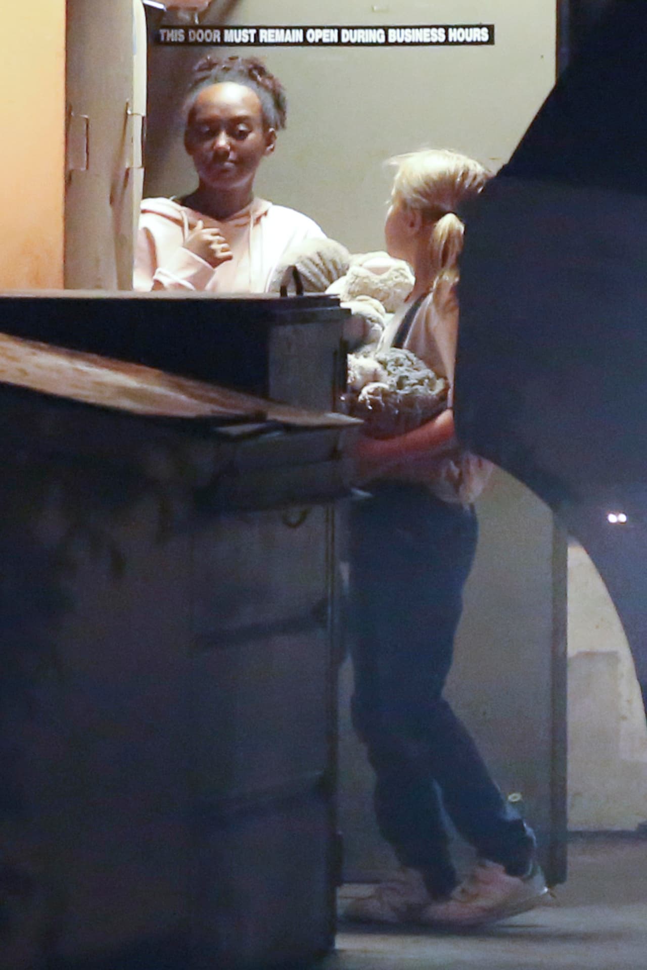 Pitt solicitó la custodia legal y física de Maddox Jolie-Pitt, de 15 años de edad; Pax, de 12; Zahara, de 11; Shiloh, de 10, y los mellizos Knox y Vivienne Jolie-Pitt, de 8 años de edad.