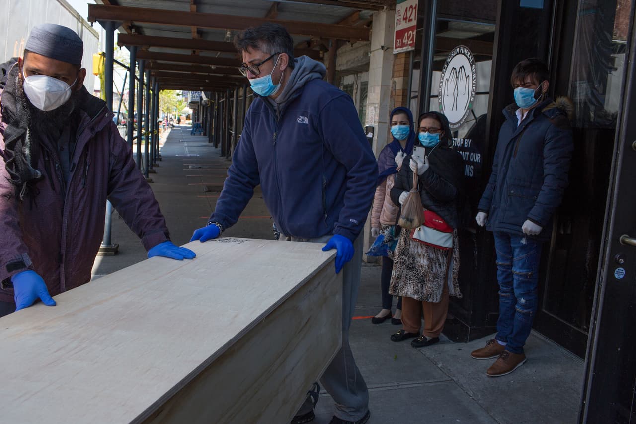 Familiares de personas que murieron por coronavirus podrán ser reembolsados con hasta $7,000 en Nueva York