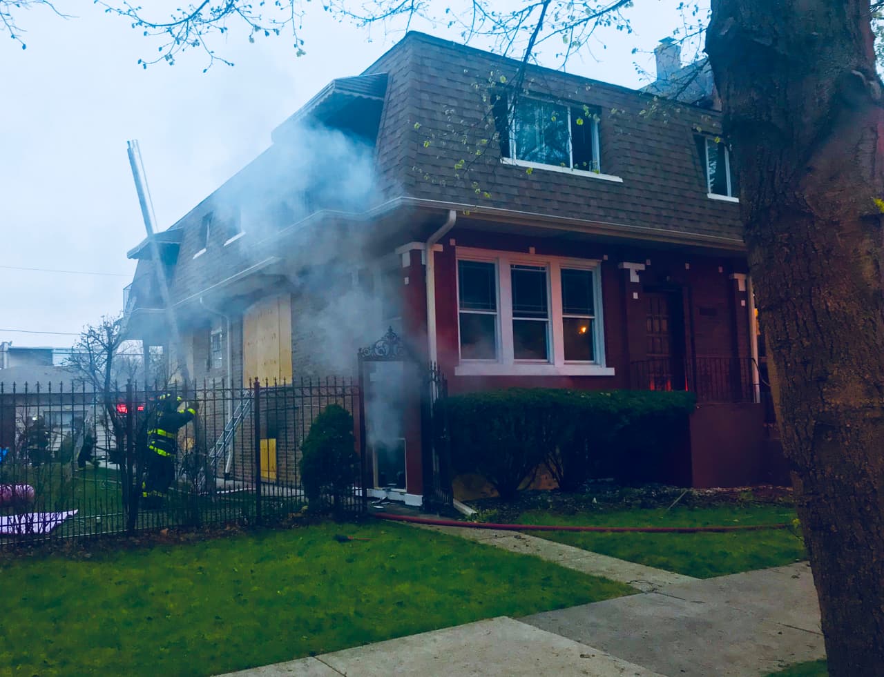 Según las autoridades, al ingresar al sótano, encontraron sin vida a un hombre de 39 años de edad.