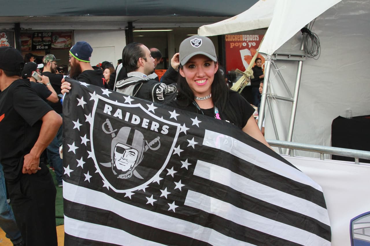 Miles de aficionados y apasionados de la NFL se dieron cita en el estadio Azteca para presenciar el duelo de Monday Night entre Raiders y Texans.