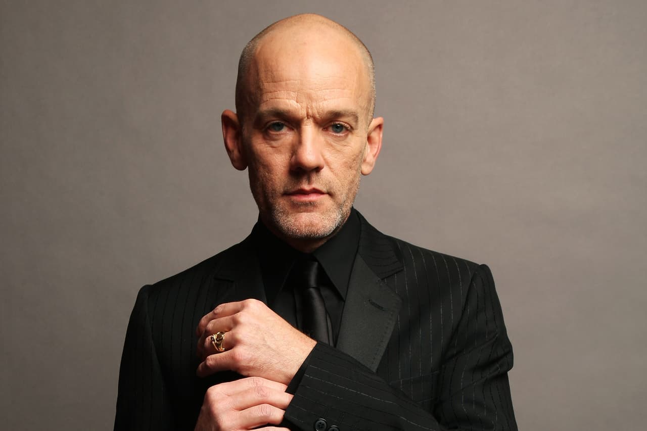 <b>R.E.M.</b> En septiembre de 2015 Trump subió al escenario de un mitin en Washington DC con el enérgico hit "It's the end of the world". "Vayan a la mierda, todos ustedes, hombres pequeños tristes, que llaman la atención, hambrientos de poder. No usen nuestra música o mi voz para su farsa estúpida de una campaña”, dijo momentos después Michael Stipe, líder de la banda. El mensaje fue divulgado desde
<a href="https://twitter.com/m_millsey/status/641715818502463488"><u>la cuenta de Mike Mills</u></a>, otro de los fundadores del grupo.