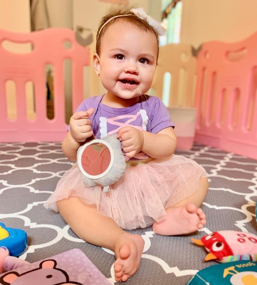 Desde la llegada de la pequeña Chloé en febrero, la periodista colombiana disfruta al máximo cada época del año. Aquí la vemos disfrazada de princesa en la celebración de Halloween.