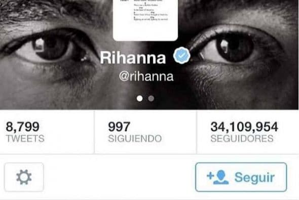 Rihanna pidió a sus 34.2 millones de seguidores en Twitter: "Favor mantengan al pueblo de Venezuela en sus plegarias! ¡Devastador lo que se ve!".. (Foto tomada de Twitter).