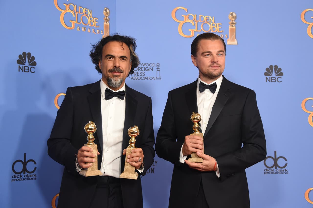 Alejandro González Iñárritu con Leonardo DiCaprio en los Golden Globes.