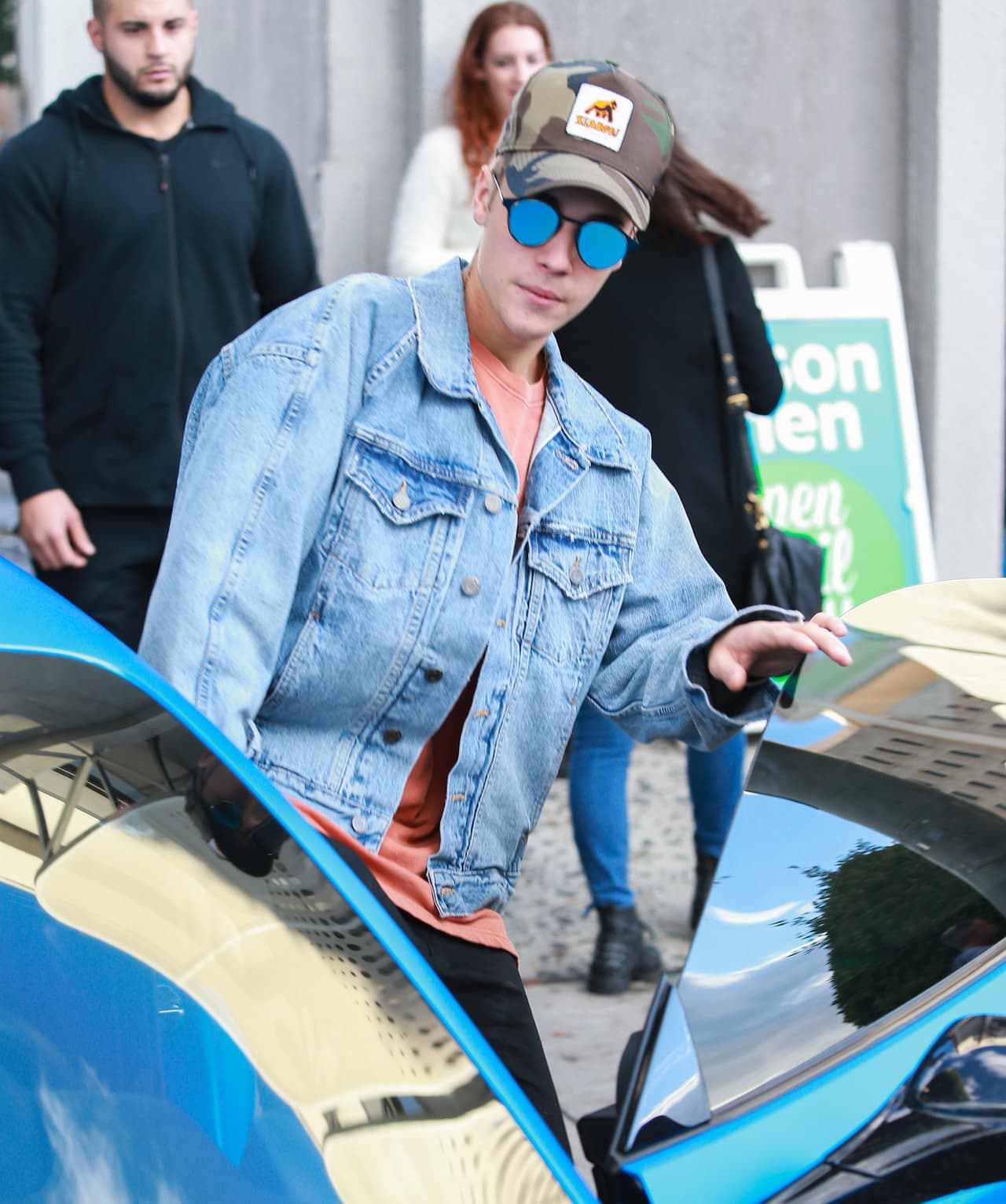 Ni modo, ni con juguete nuevo Justin se salva de la justicia.